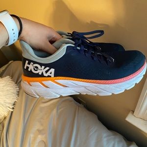 Hokas